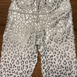 Fabletics size XS 7/8 length workout leggings. White and silver worn once.
